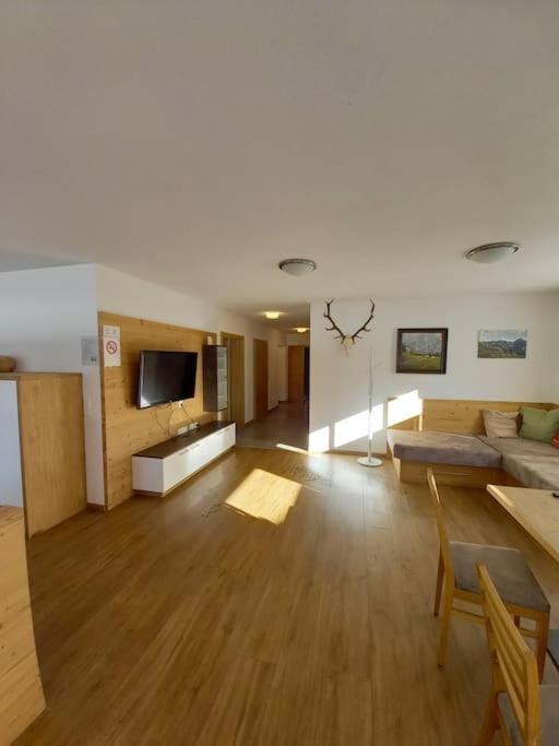 Grosszuegiges Apartment Georg Mayrhofen Barrierefrei Hollenzen Buitenkant foto