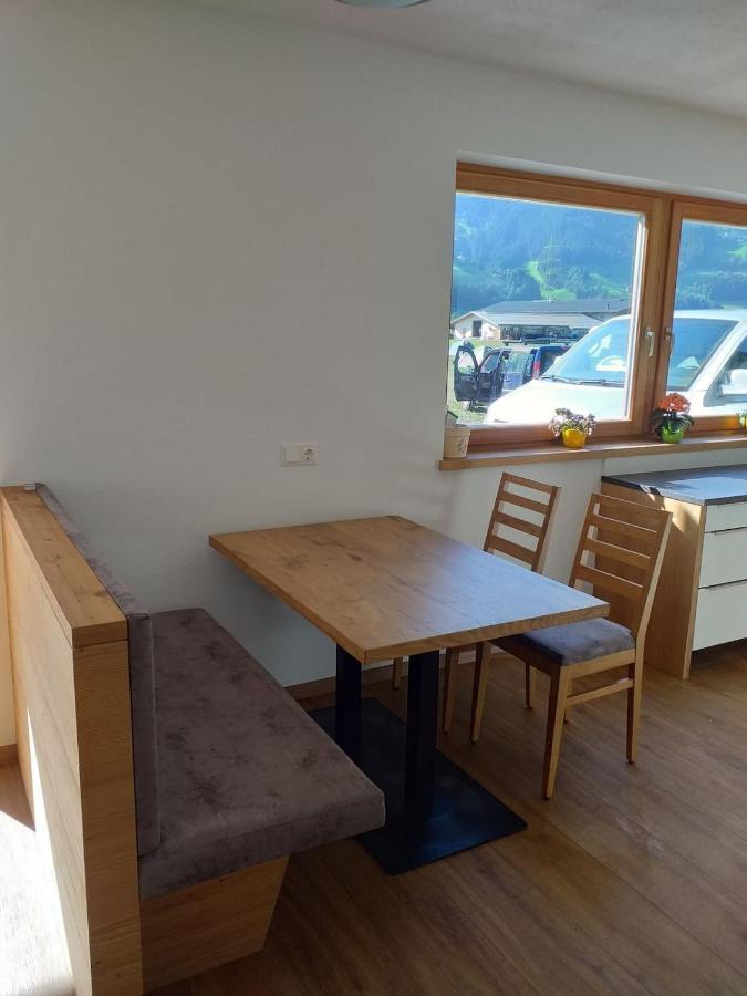 Grosszuegiges Apartment Georg Mayrhofen Barrierefrei Hollenzen Buitenkant foto