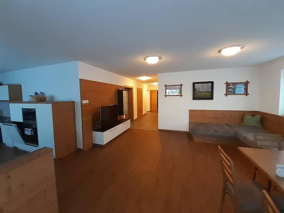 Grosszuegiges Apartment Georg Mayrhofen Barrierefrei Hollenzen Buitenkant foto