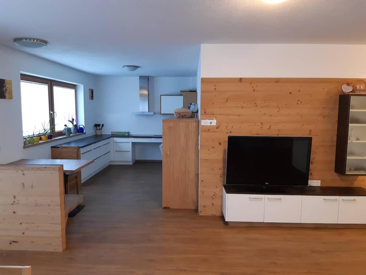 Grosszuegiges Apartment Georg Mayrhofen Barrierefrei Hollenzen Buitenkant foto