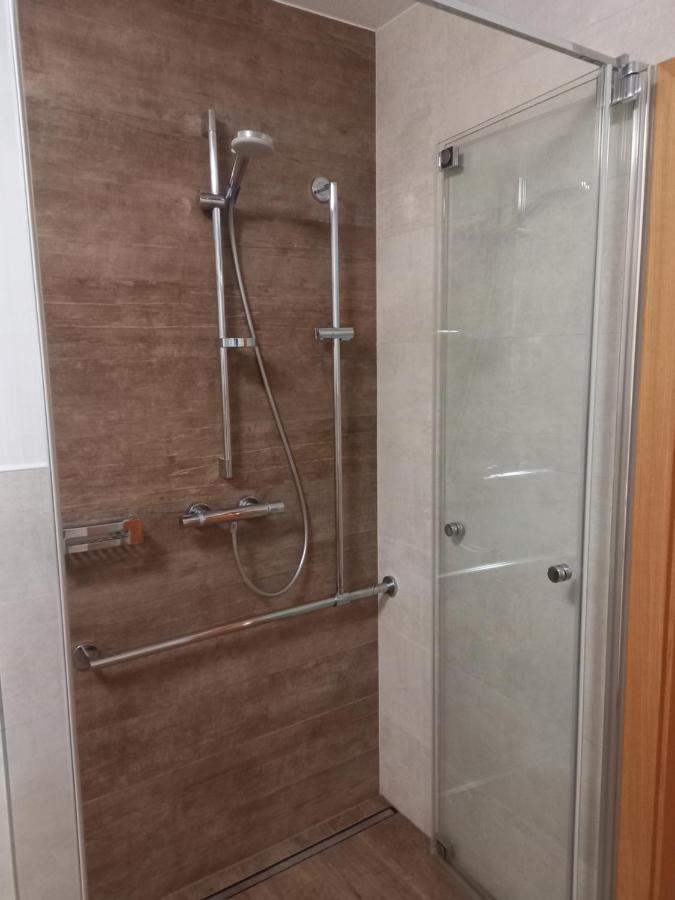Grosszuegiges Apartment Georg Mayrhofen Barrierefrei Hollenzen Buitenkant foto